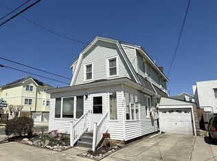 135 N Avolyn Ave, Ventnor City, NJ 08406