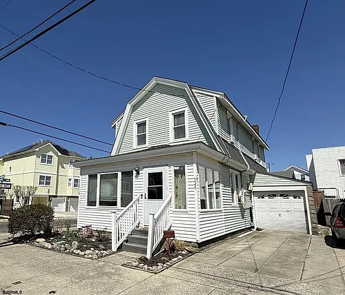 135 N Avolyn Ave #SEPTEMBER Photo 1