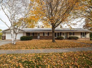 555 Ridge Rd, West Bend, WI 53095