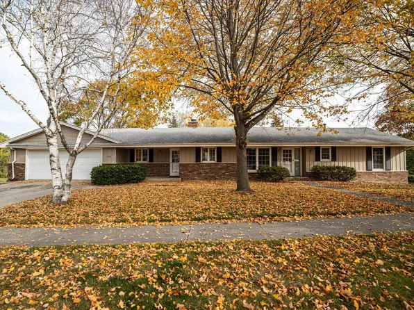 555 Ridge ROAD, West Bend, WI 53095