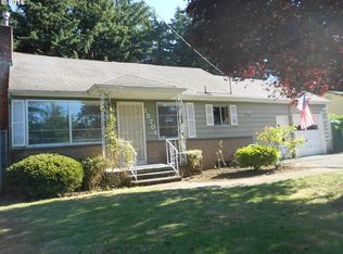 13704 SE Salmon St, Portland, OR 97233