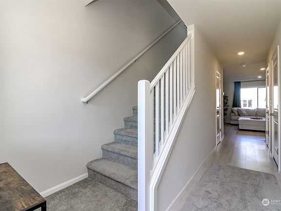 3rd image of 2722 Leaning Oak Place SE
