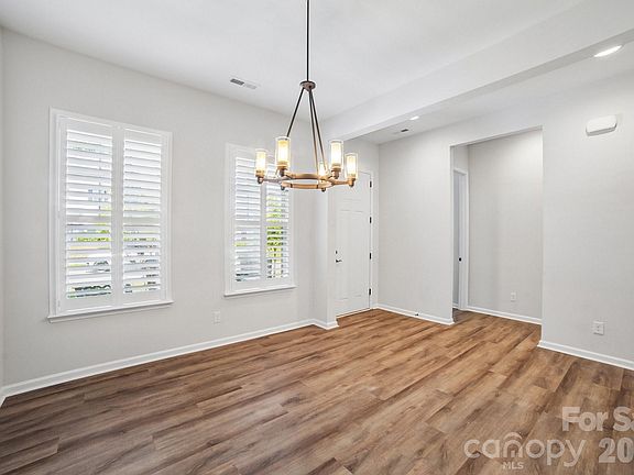 5th image of 8096 Woodline Ln