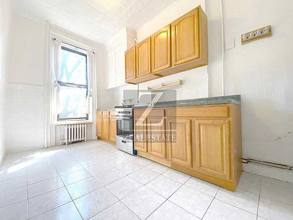 4th image of 426 Bergen St #2R