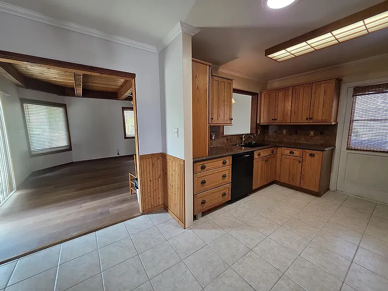 2312 Finch Ln — Photo 9