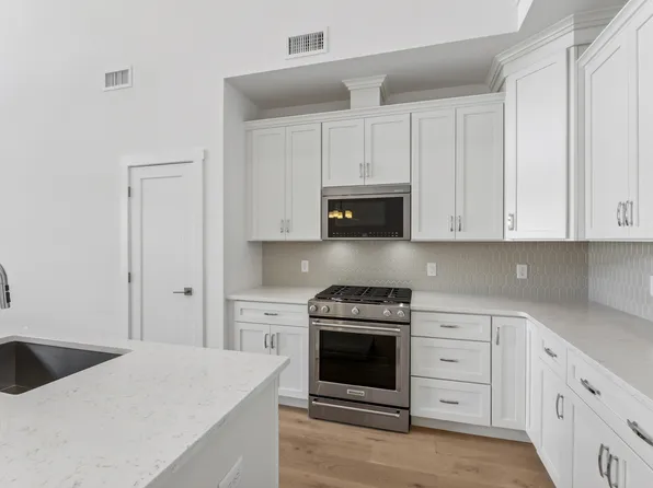 5 Hillcrest Drive #38, Woodbridge, CT 06525