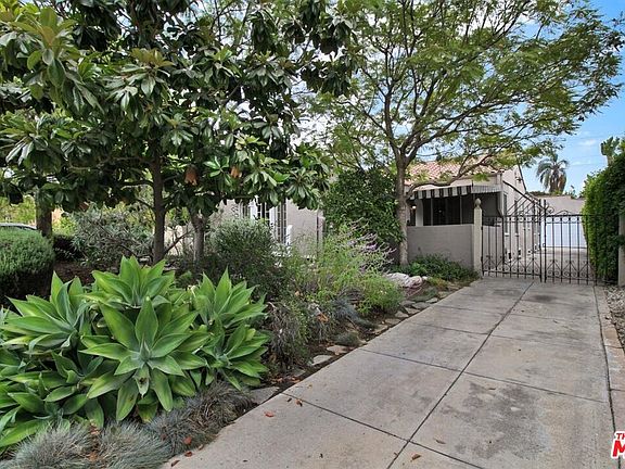 3rd image of 208 N Beachwood Dr