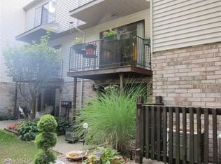 3849 Greenleaf Cir, Kalamazoo, MI 49008