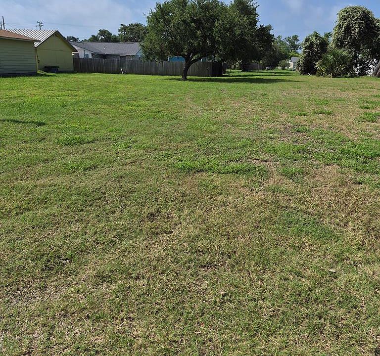 1st image of 405/407 E Concho St