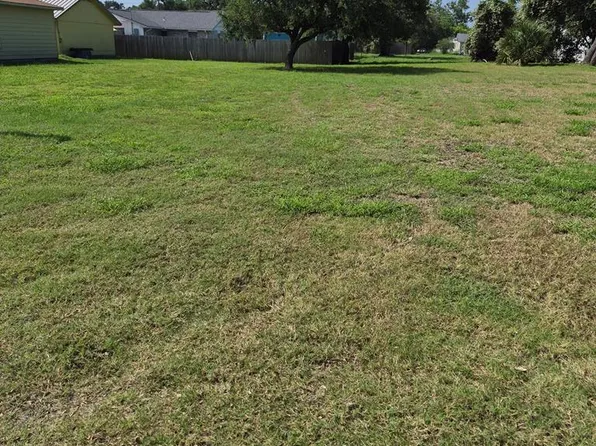 405/407 E Concho St, Rockport, TX 78382