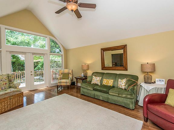 2nd image of 1392 Southlake Dr