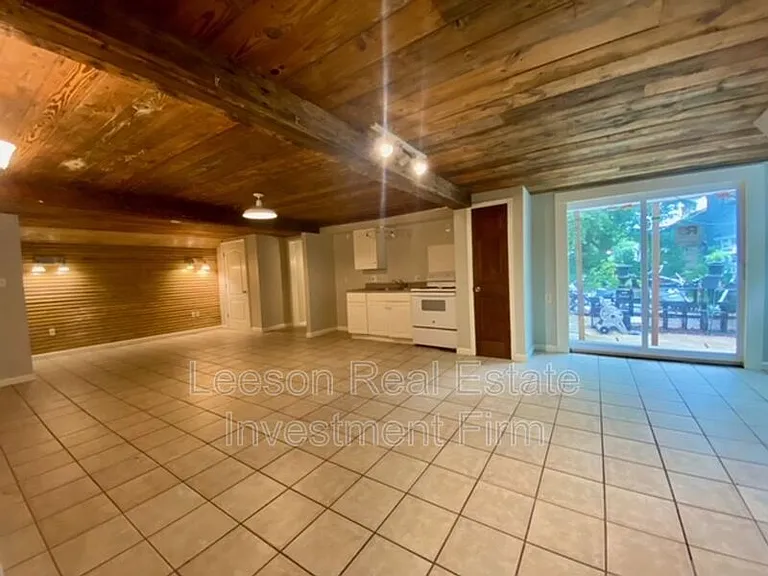 1101 College St #2210 — Photo 3