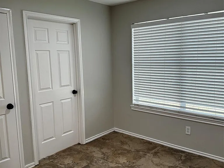18614 Timbers Dr — Photo 8