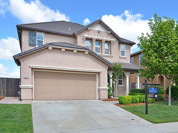 2nd image of 2596 Woodfield Way