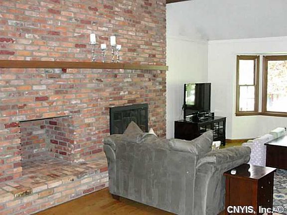 4th image of 7496 Northfield Ln