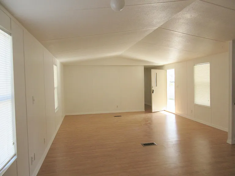 11822 S Sandra Ave — Photo 4