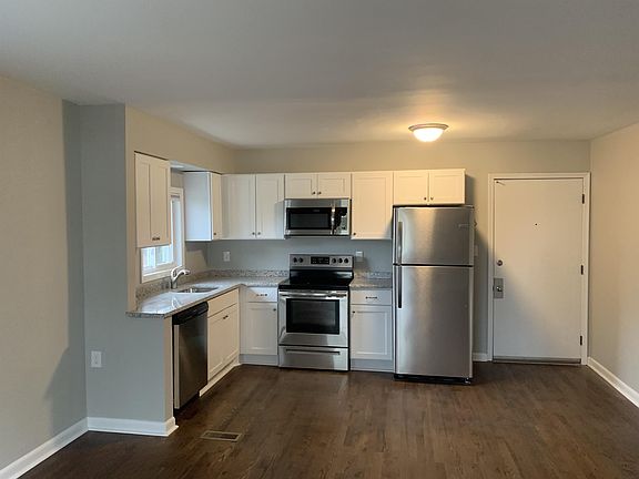 2nd image of 2221 1st St #2