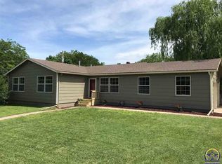 2334 SE Crestwater Dr, Topeka, KS 66605