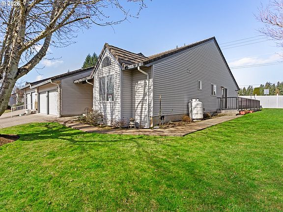 3rd image of 2217 NE 179th St