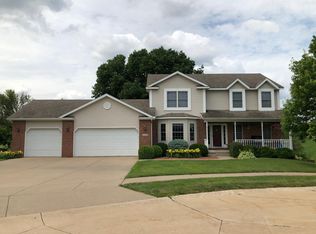 2144 Cliff Side Dr, Bettendorf, IA 52722
