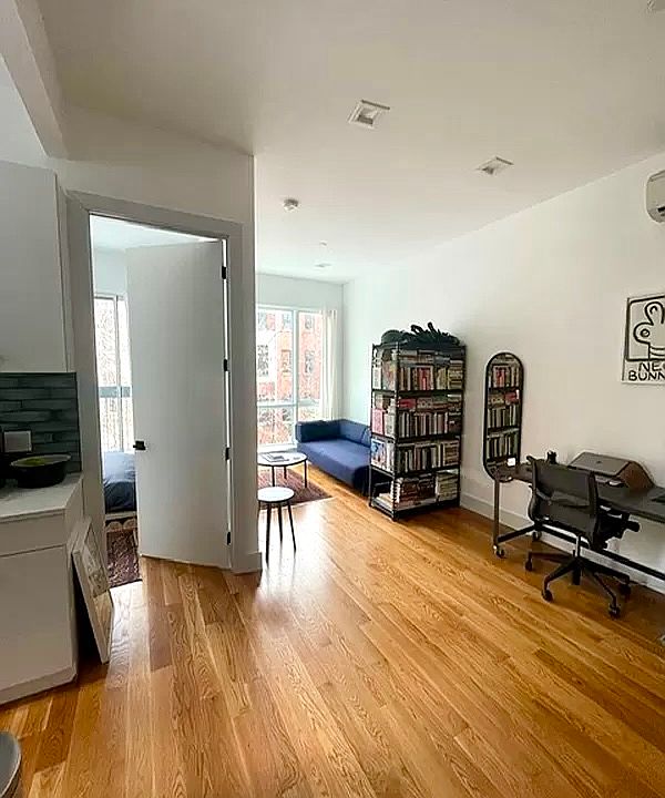 1st image of 509 Vanderbilt Ave APT 4B