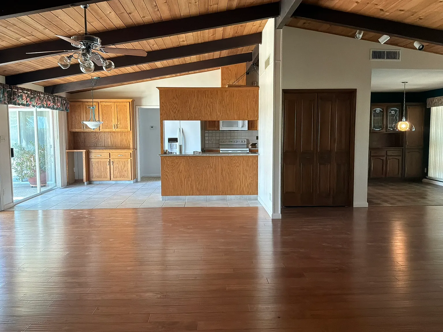 4600 North Bishop Avenue - 1 — Photo 2