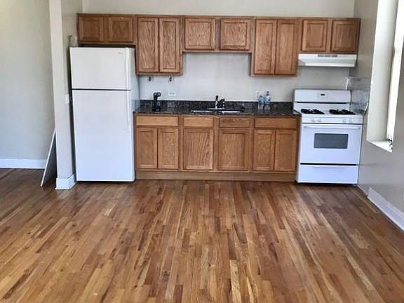 5th image of 2006 W Chicago Ave #516