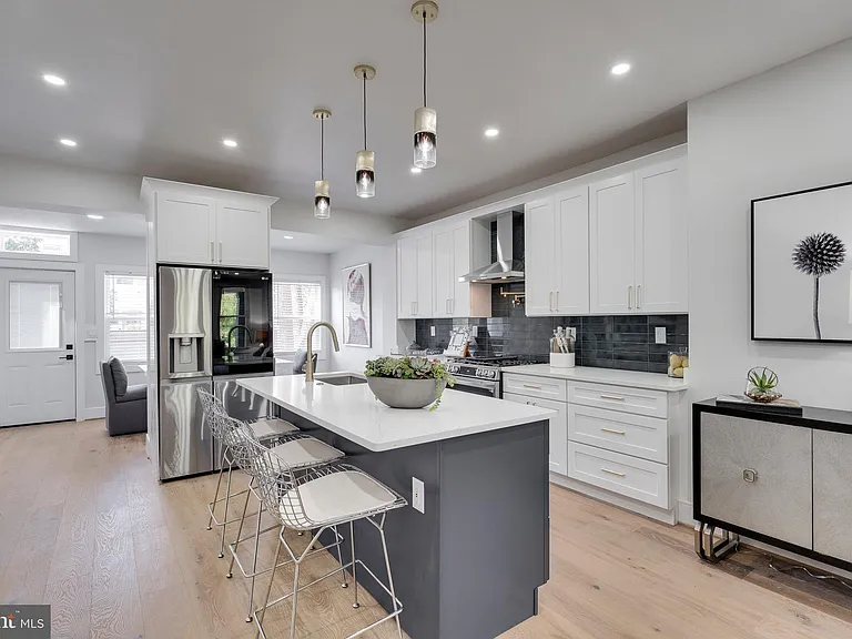 1323 Childress St NE — Photo 9