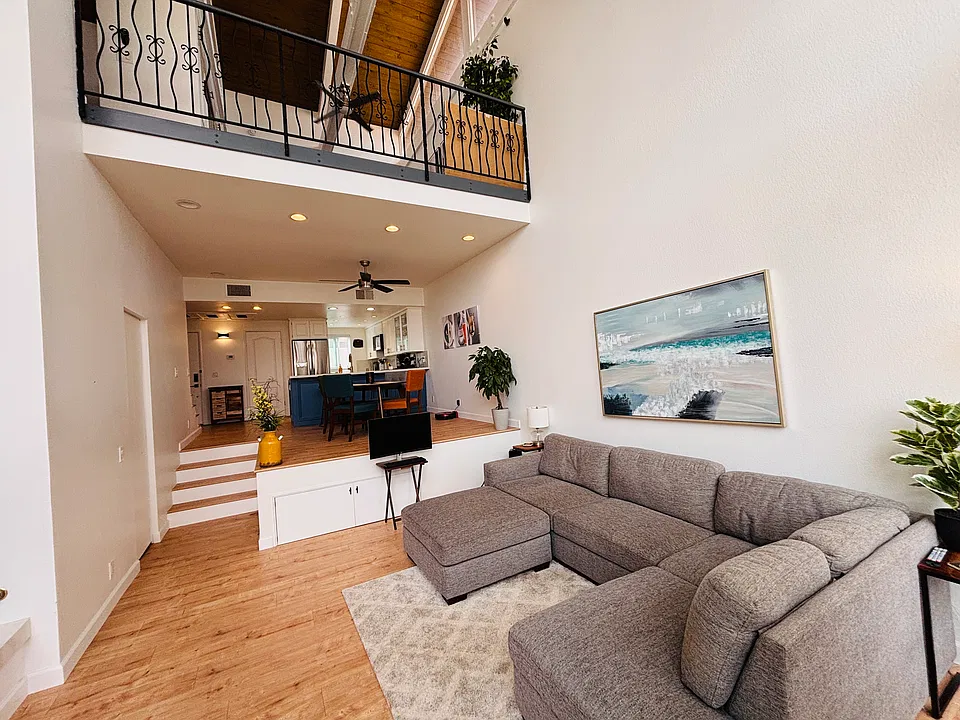 7331 Marina Pacifica Dr S