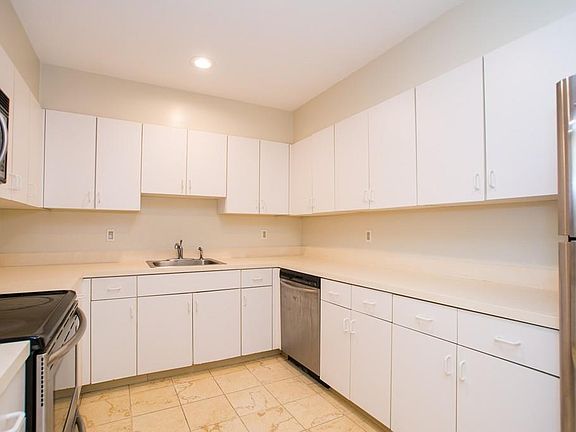 3rd image of 100 Marina Dr APT 509