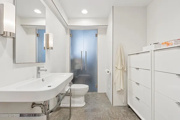 Bathroom, photo 1