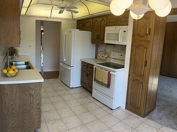 5th image of 4940 Foster St APT 202