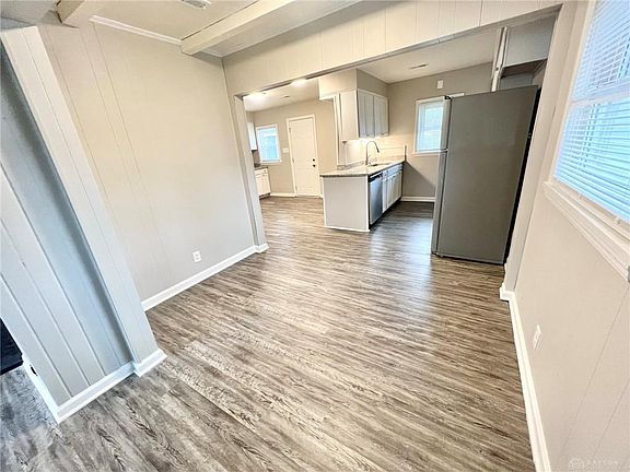 4th image of 1722 Parkhill Dr