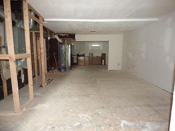 4th image of 583 S Highland Ave
