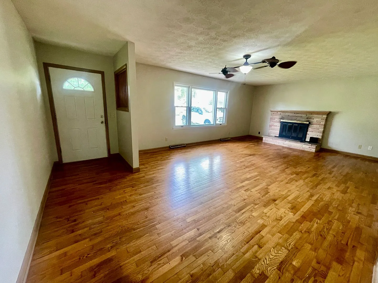 Ozark - 1201 E. Lark St. - One Small Pet Negotiable - Call Office For Showing Information — Photo 2