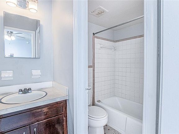 4th image of 1017 Hillside Ave APT B