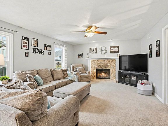 3rd image of 51600 Brighton Ct
