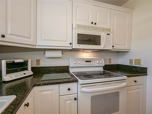 5th image of 31 Pine Arbor Ln APT 101