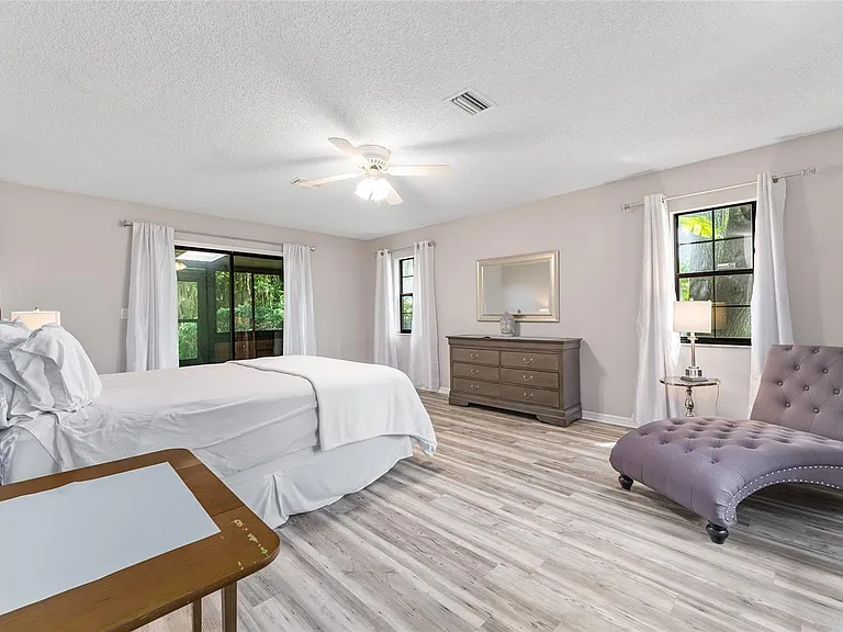 8101 NW 46th St — Photo 37