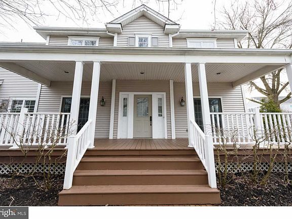 2nd image of 606 Yardley Ln