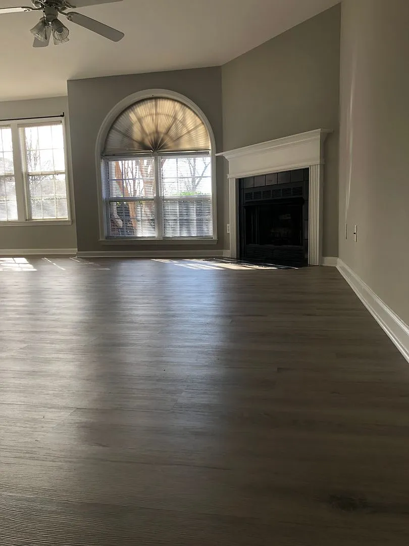 Beautiful, Maintenance Free Main Level Condominium in Ivy Glen! — Photo 3