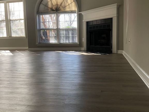 3rd image of 211 Ivy Glen Ct