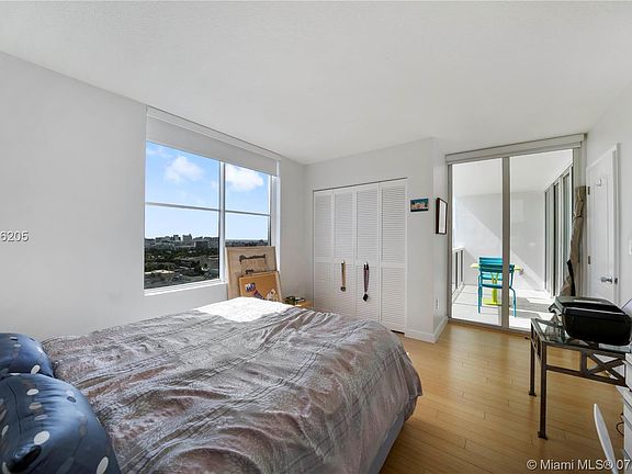 5th image of 1900 Purdy Ave #1