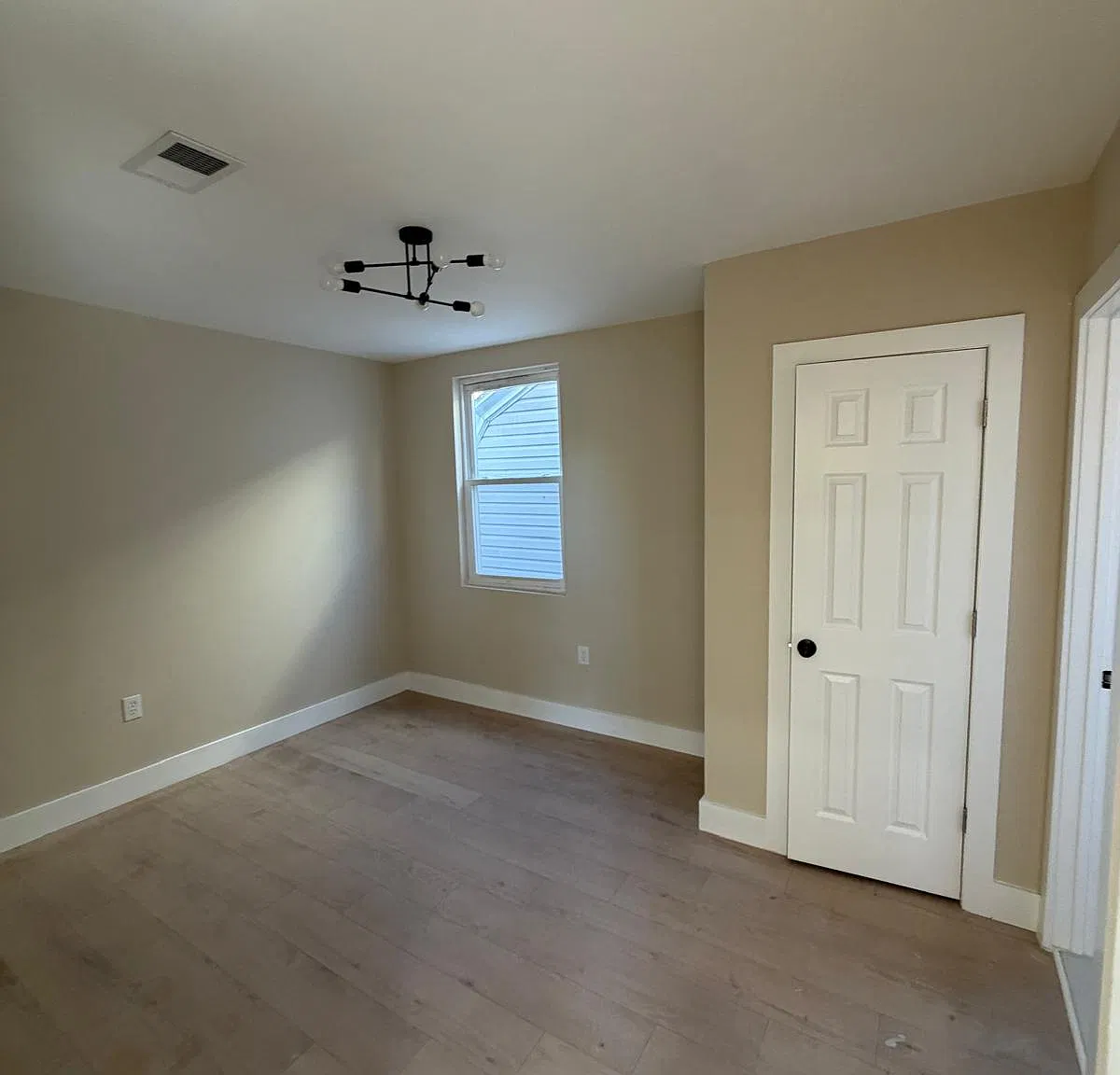 4 bed, $2,450 — Photo 3