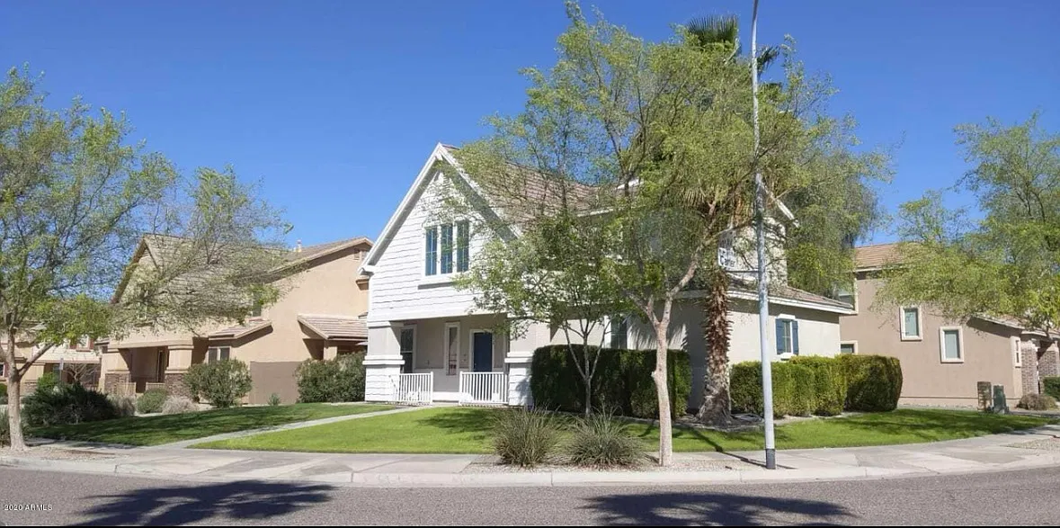 3 bed, 2.5 bath, 2091 sqft, $1,900 — Photo 1
