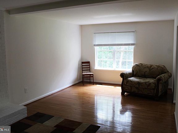 5th image of 10518 Cambridge Ct