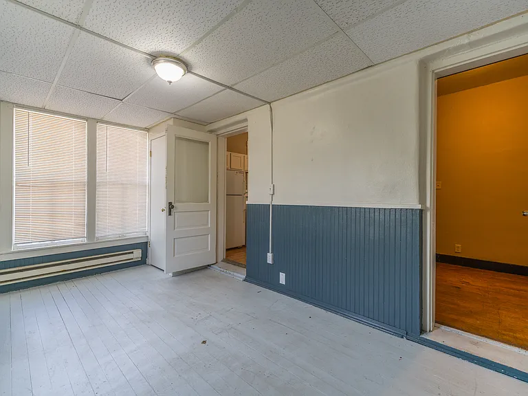 319 E Washington St — Photo 9
