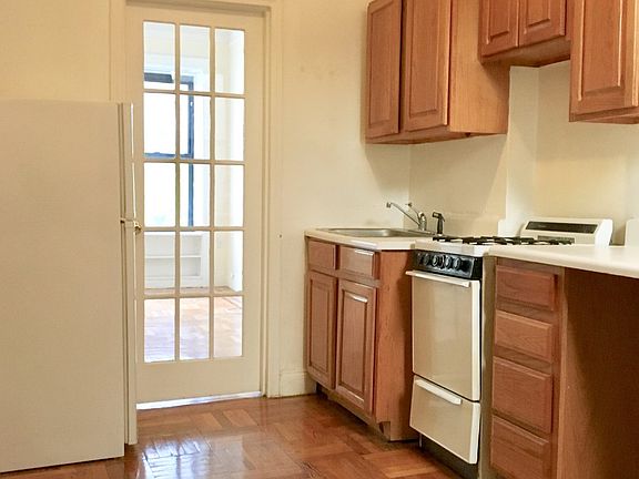 3rd image of 125 E 90th St APT 5A