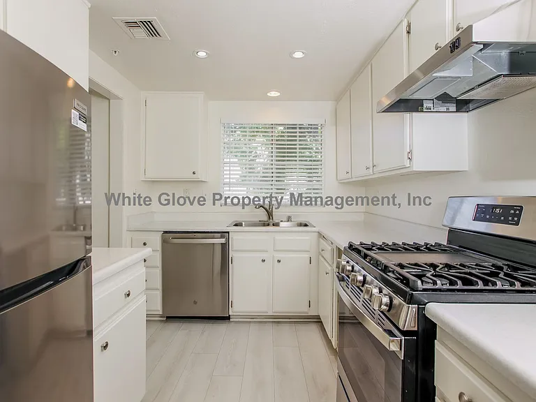 205 S Redwood Ave #33 — Photo 6