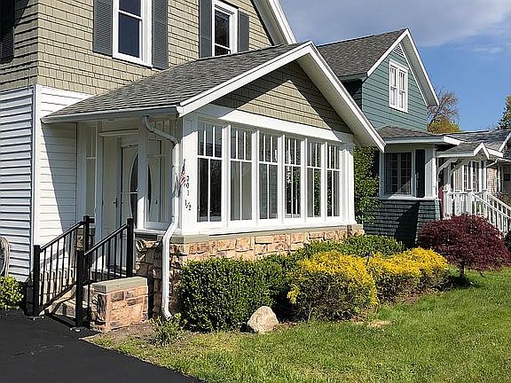3rd image of 301 1/2 Delia St